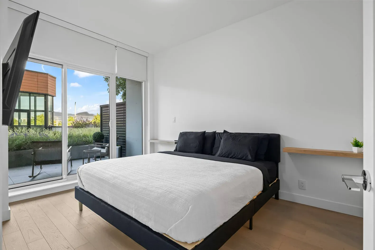 Beachside Stay in Kelowna — Kelowna, British Columbia — vacation rental