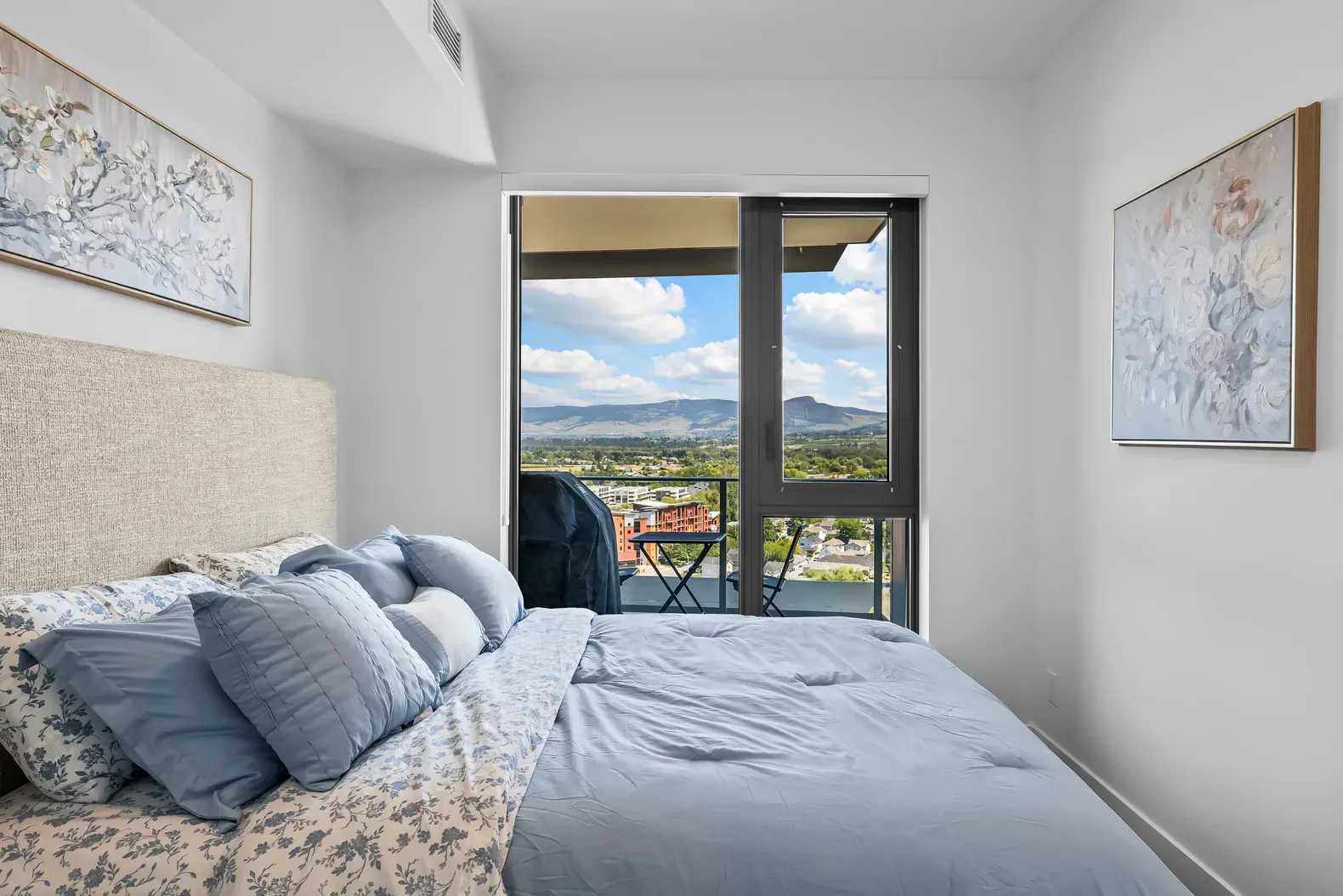 Aqua Resort | Lakeview Pool & Hot Tubs — Kelowna, British Columbia — vacation rental