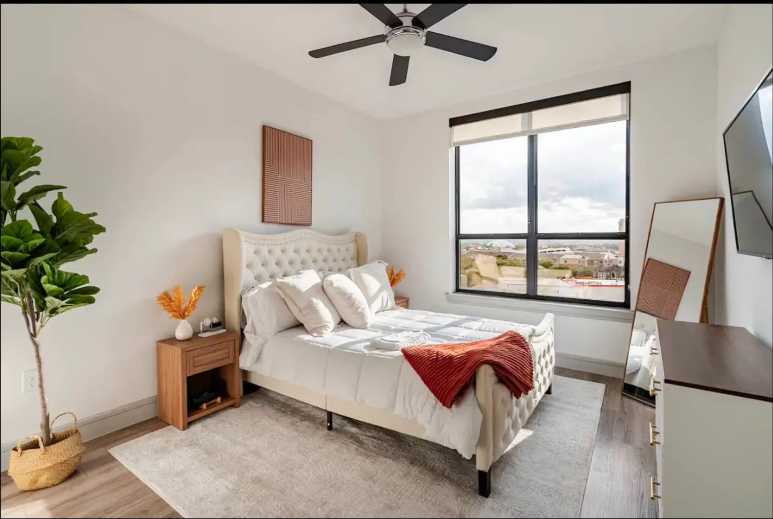 City Skyline Views | Near NRG + TMC | Pool | Gym — Houston, TX — vacation rental