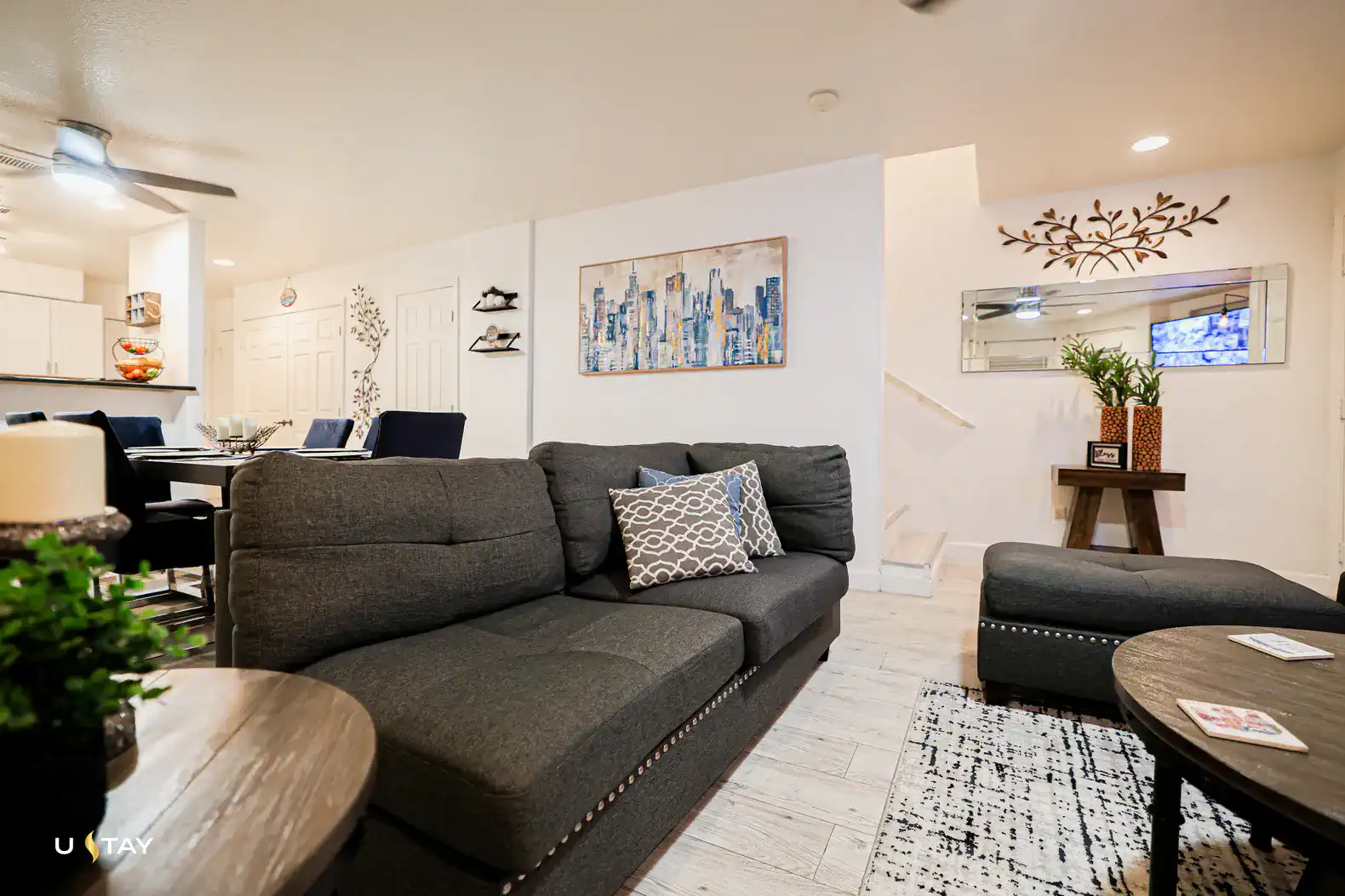 Mesa CenterCrest, Corner Unit + Second-story Patio – photo 5