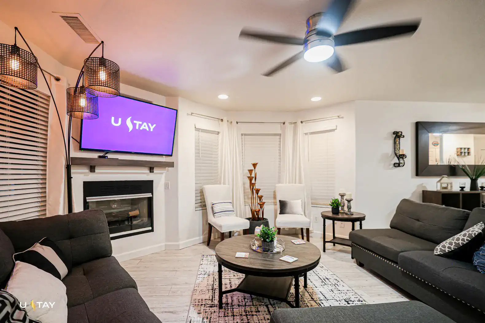 Mesa CenterCrest, Corner Unit + Second-story Patio – photo 3