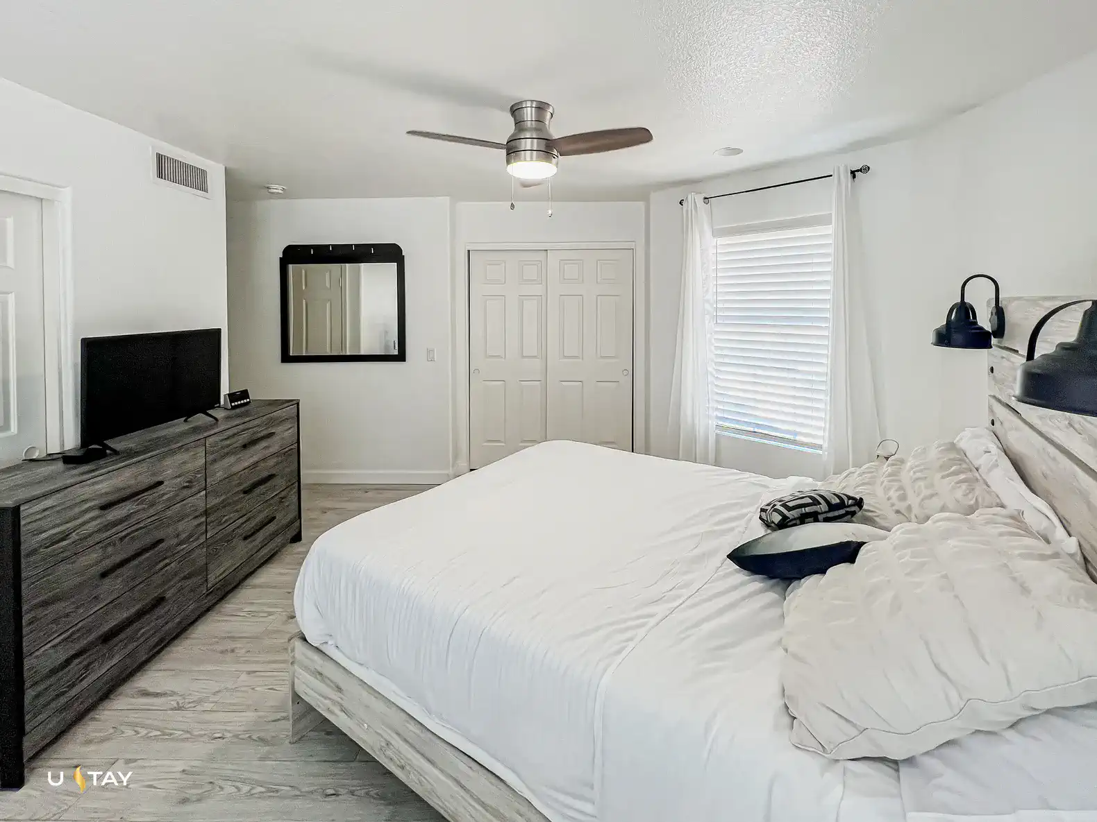Mesa CenterCrest, Corner Unit + Second-story Patio – photo 14