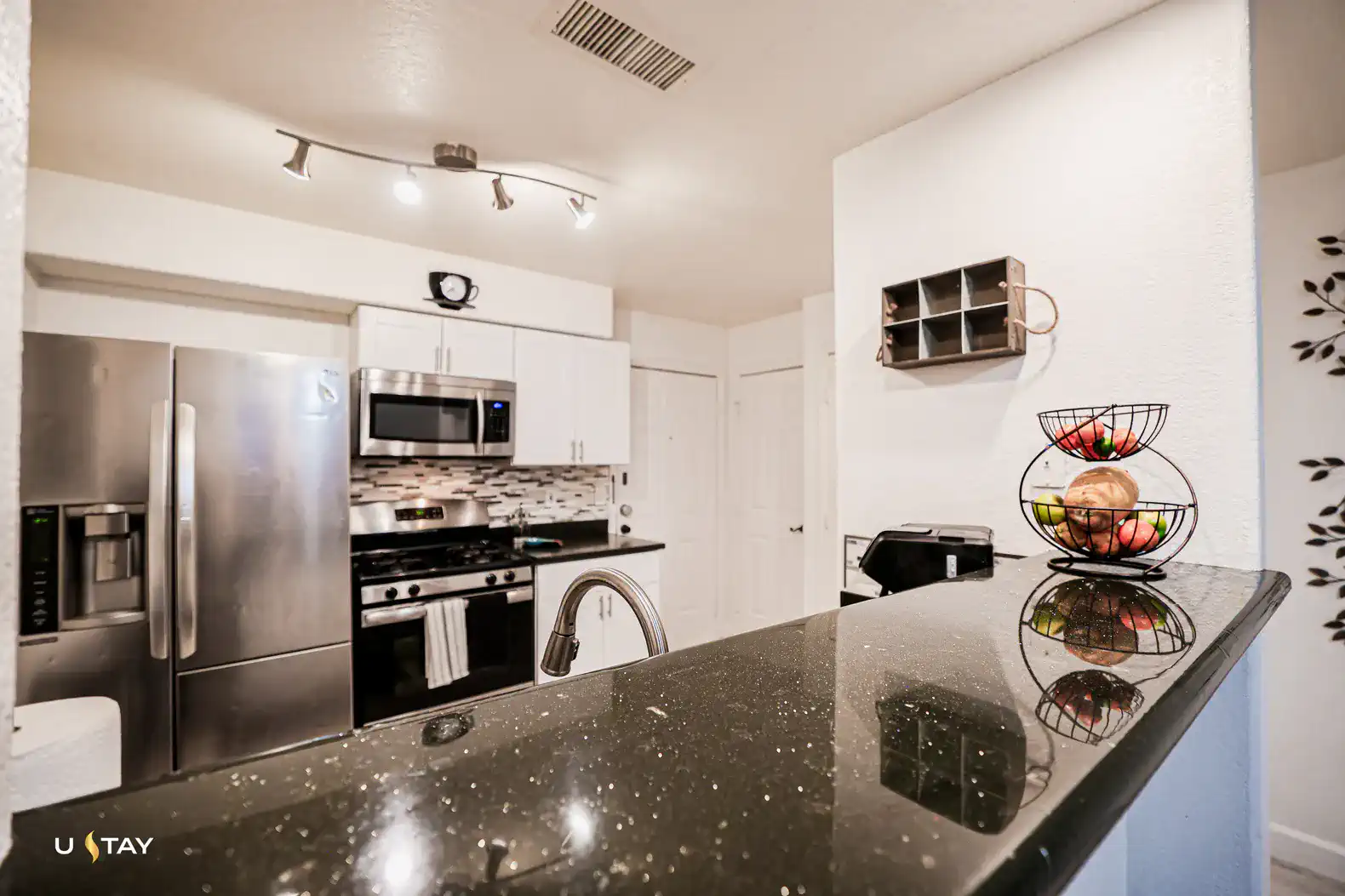 Mesa CenterCrest, Corner Unit + Second-story Patio – photo 22