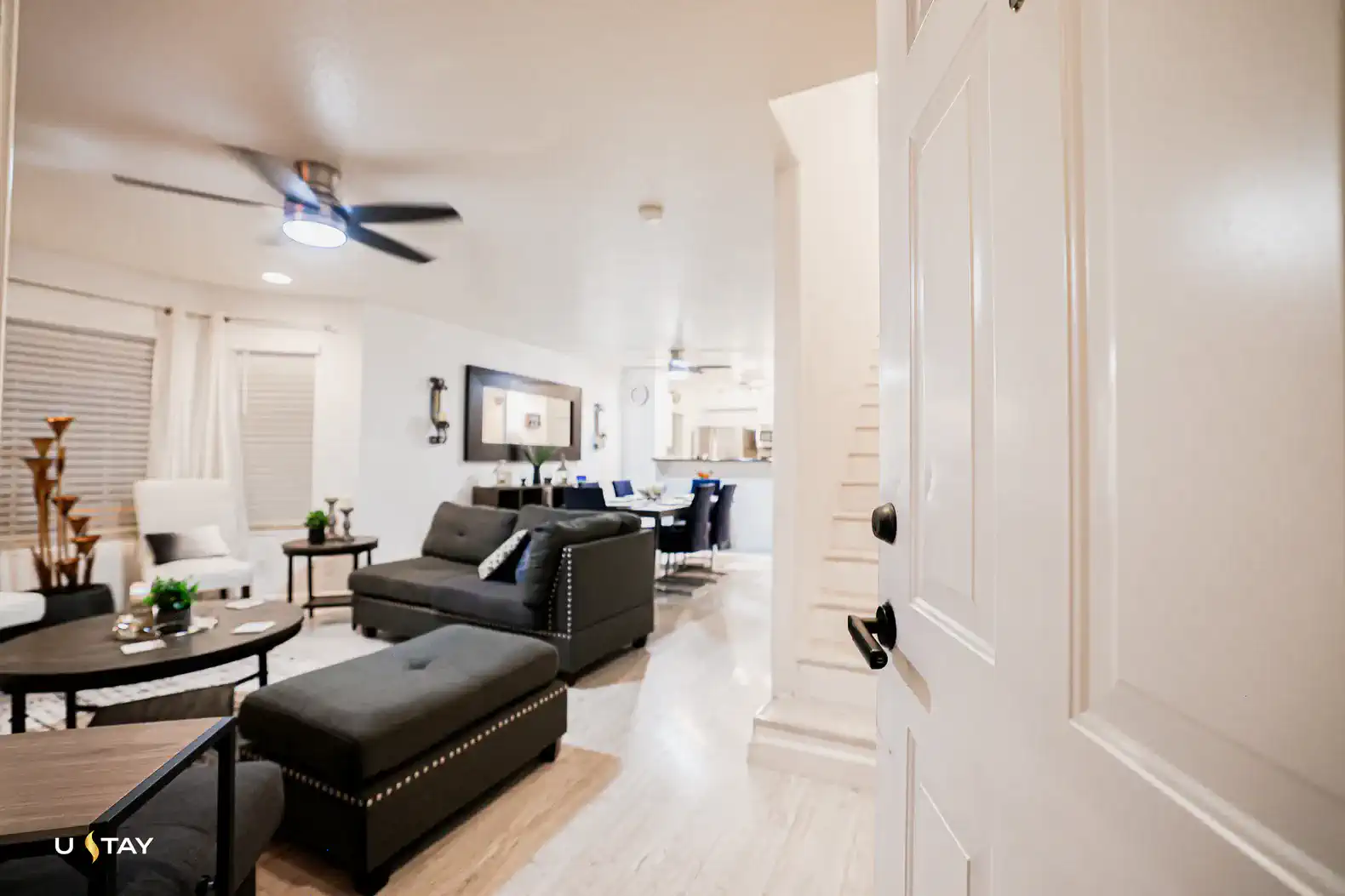 Mesa CenterCrest, Corner Unit + Second-story Patio – photo 2