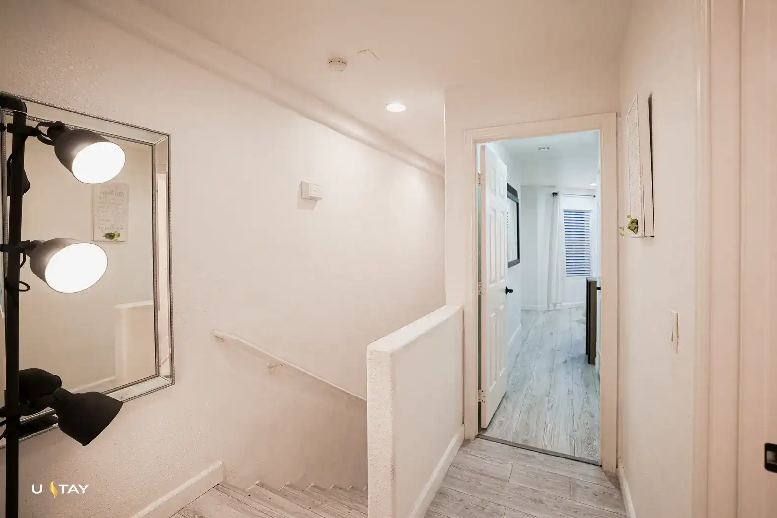 Mesa CenterCrest, Corner Unit + Second-story Patio – photo 10