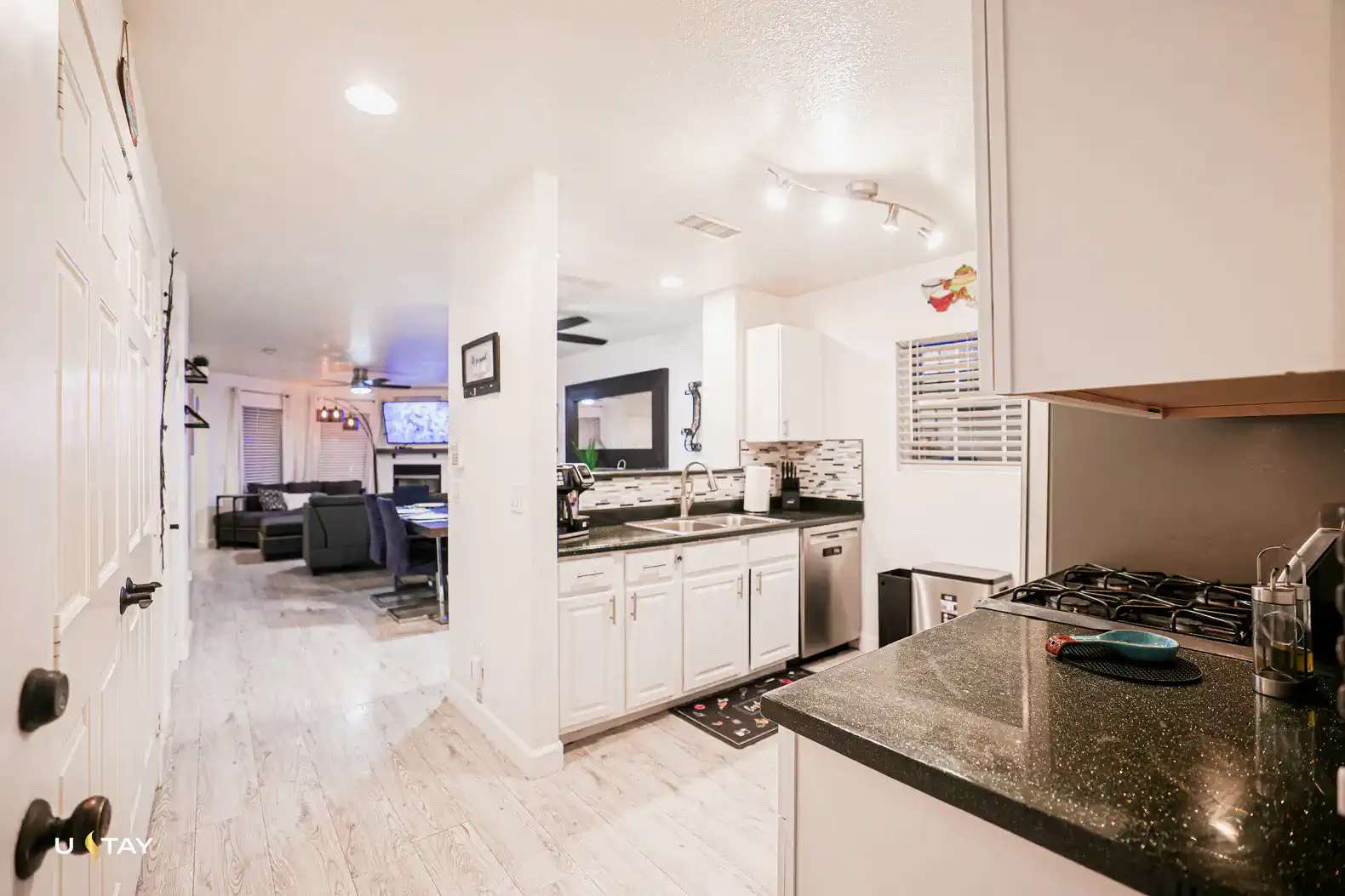 Mesa CenterCrest, Corner Unit + Second-story Patio – photo 24