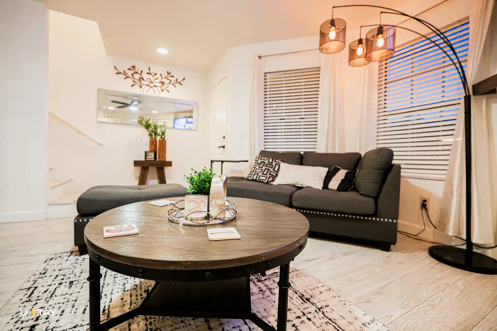 Mesa CenterCrest, Corner Unit + Second-story Patio – photo 6