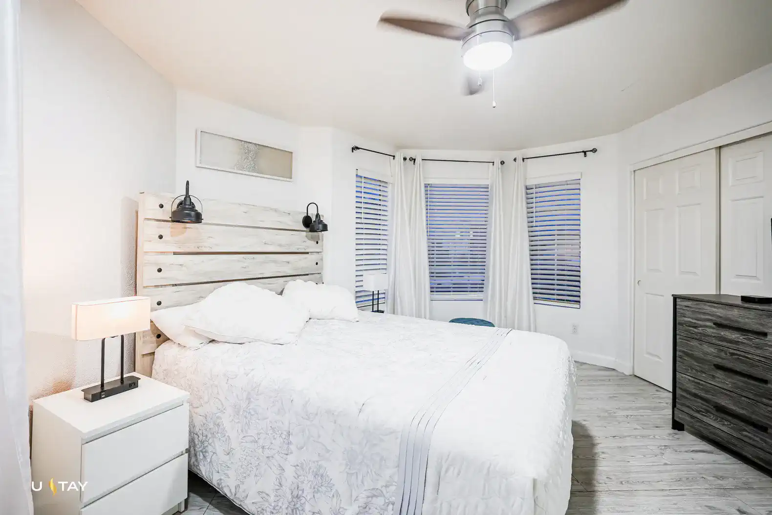 Mesa CenterCrest, Corner Unit + Second-story Patio – photo 12