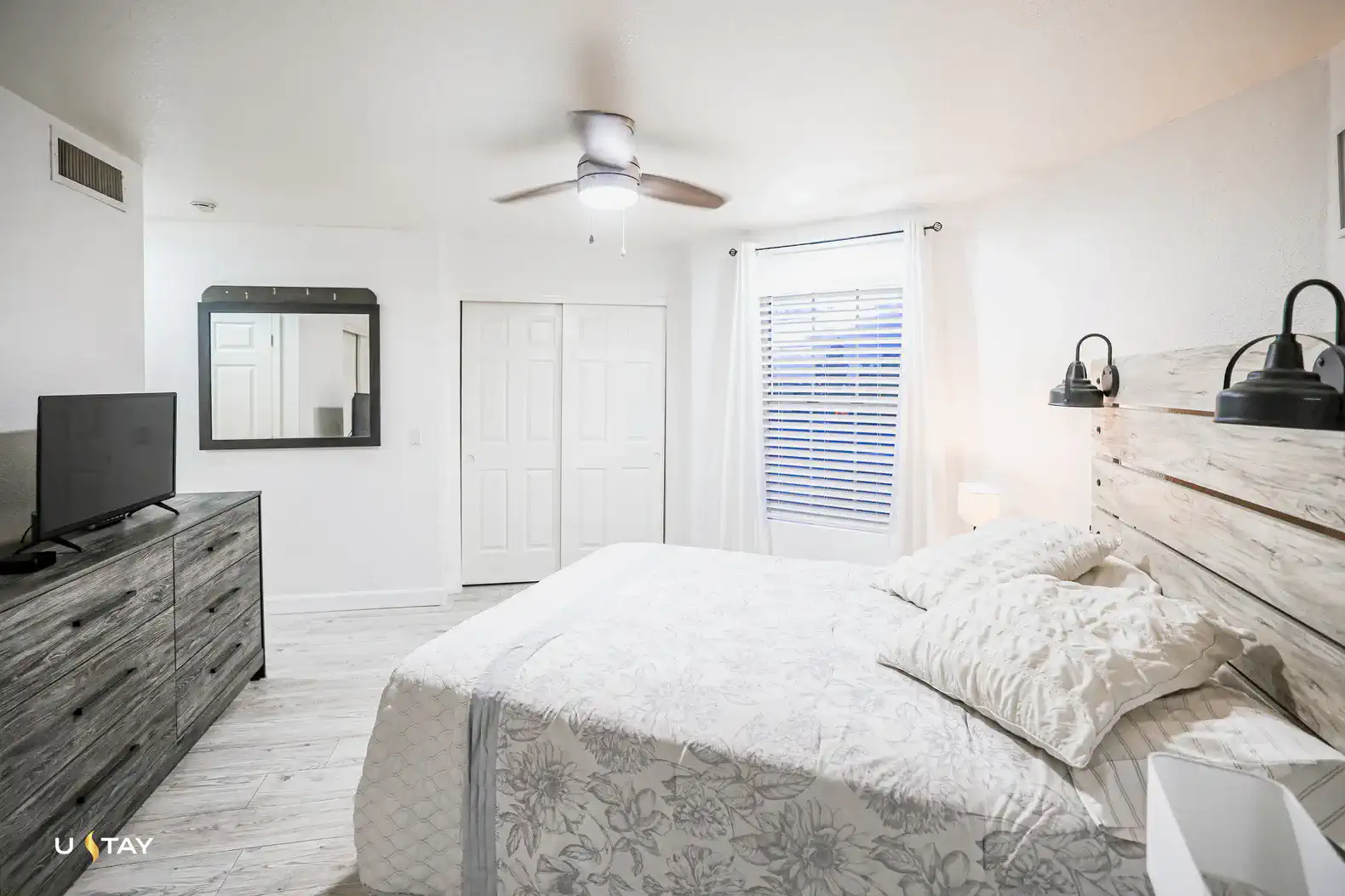Mesa CenterCrest, Corner Unit + Second-story Patio – photo 13