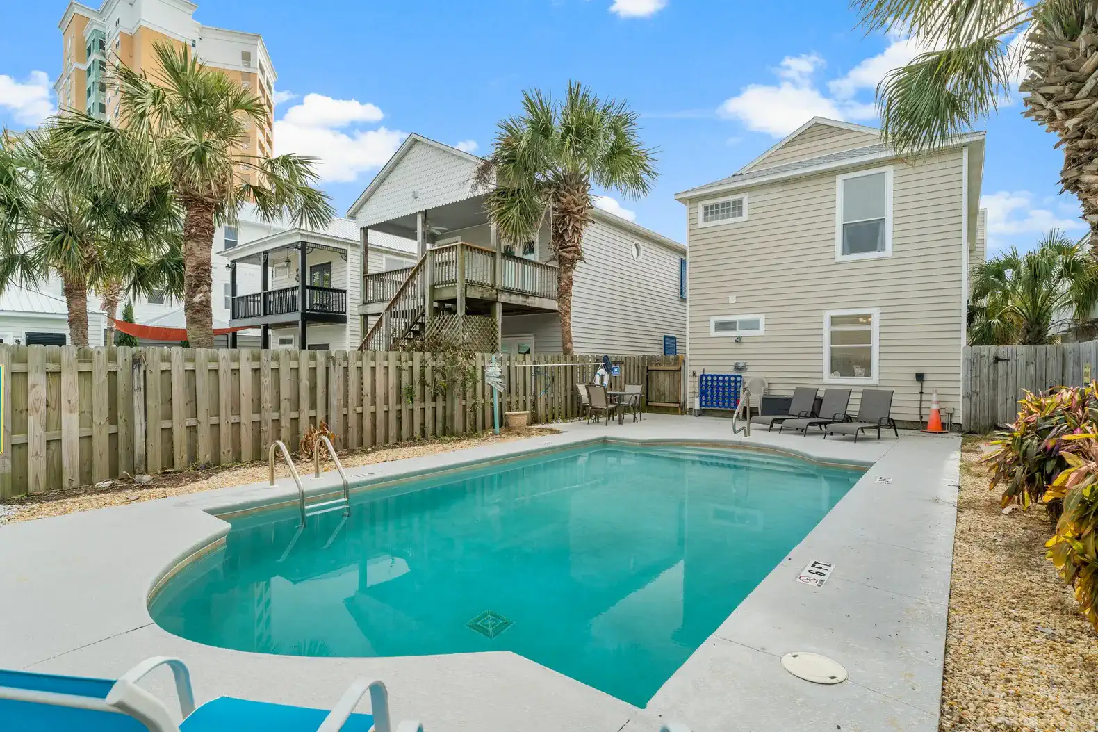 Free Pool Heating 90 steps to Beach Sleeps 10 Pet Friendly Private Home – photo 1
