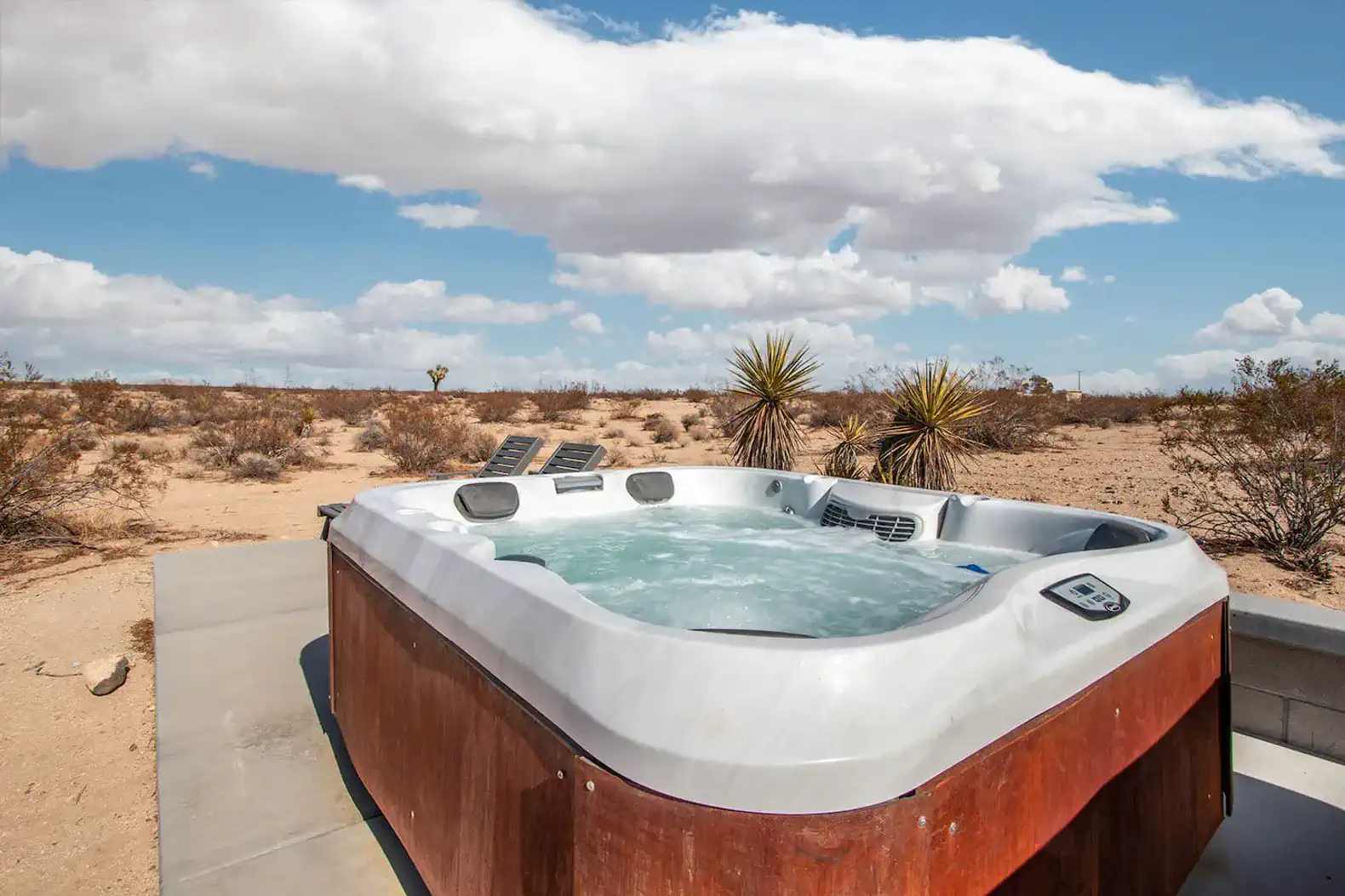 jacuzzi lounge pad