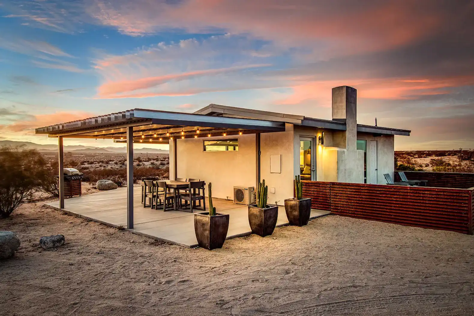 Joshua Tree Getaway | Hot Tub + Epic Sunset Views photo 1