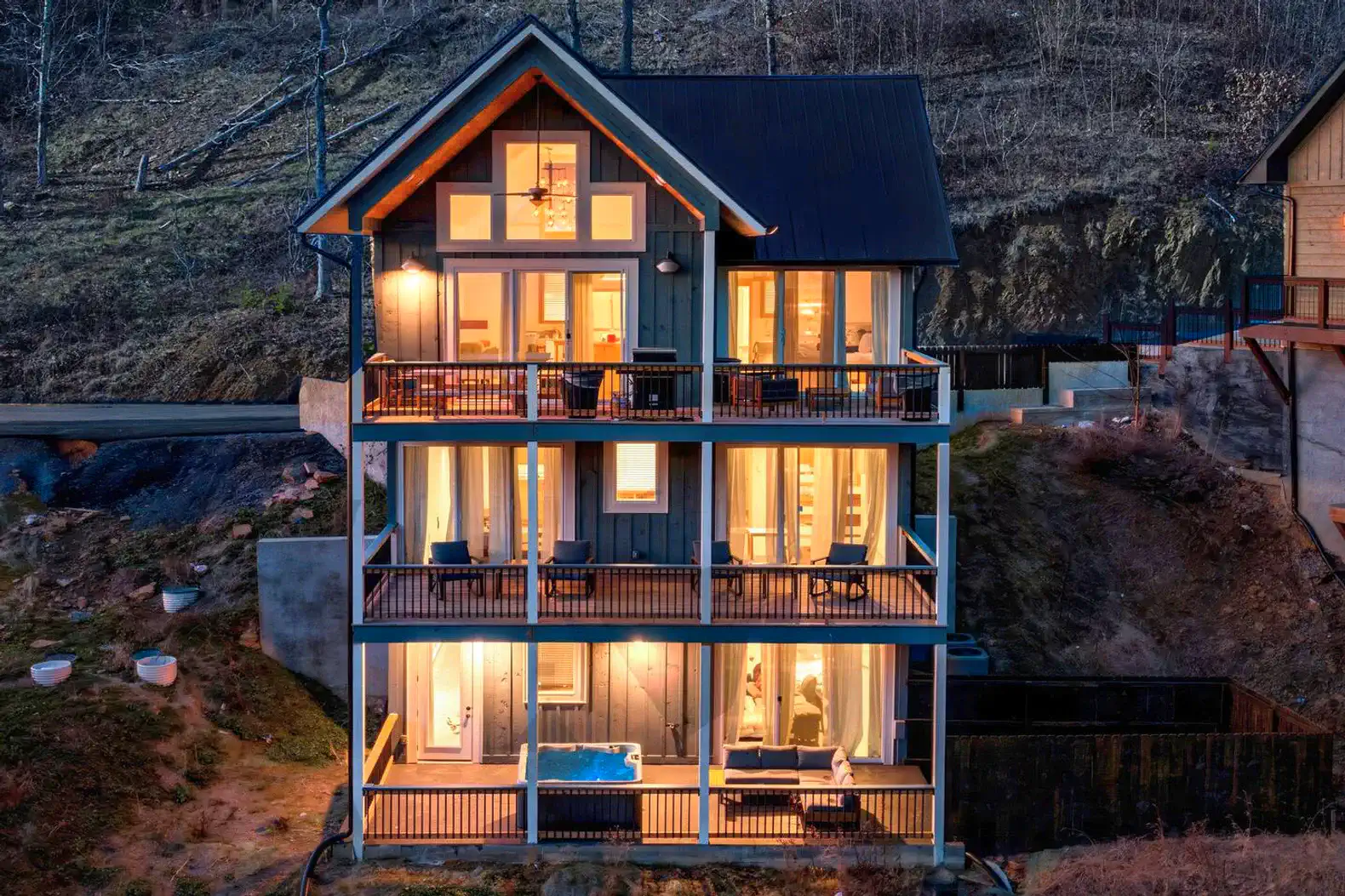 Scenic Lake Cabin/Dock/Views/Fun Game Room/Hot Tub