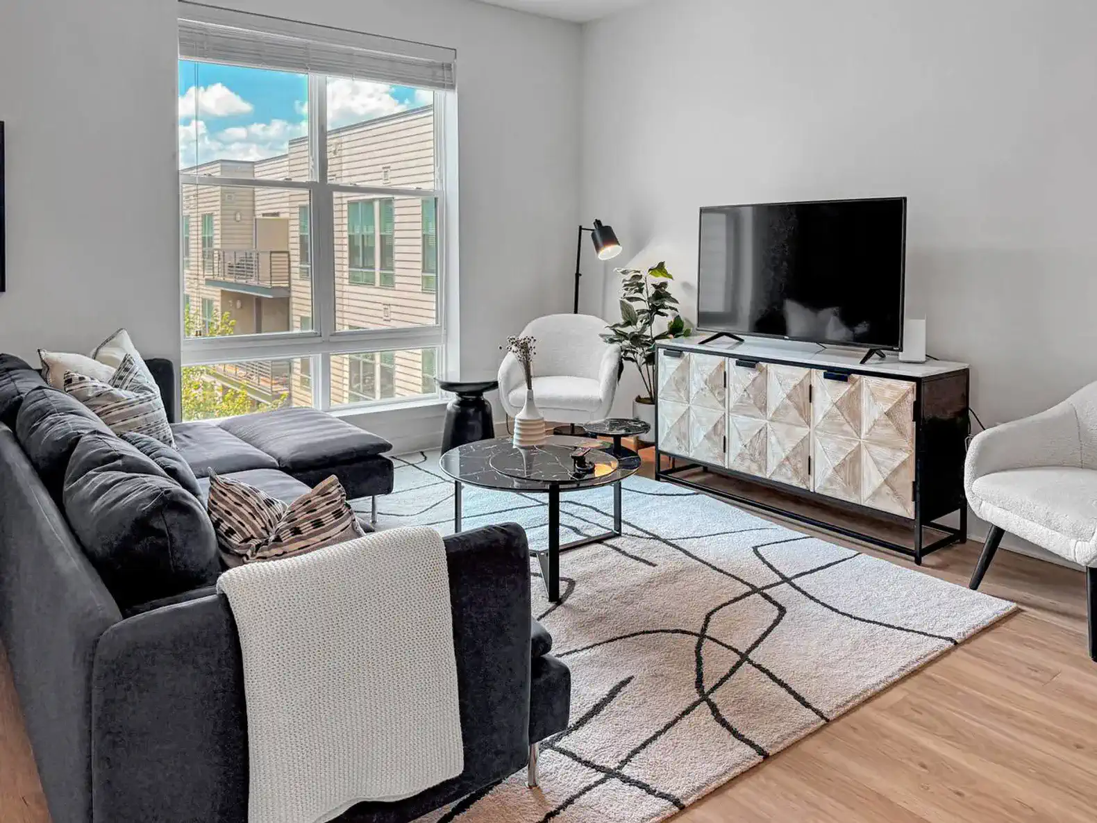 Sleek Design 2BR/2BTH in Arlington | Free Parking