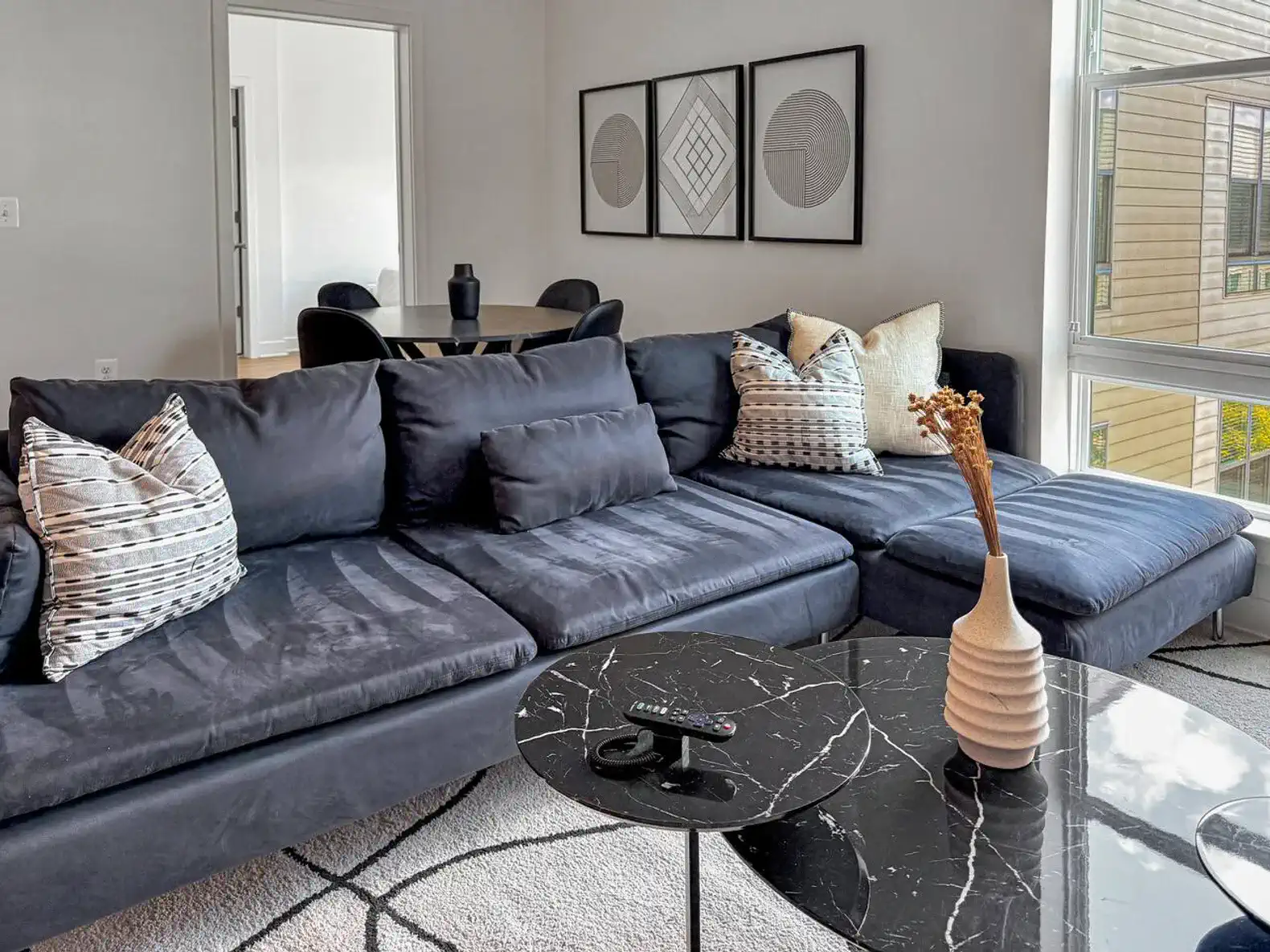 Sleek Design 2BR/2BTH in Arlington | Free Parking – photo 4
