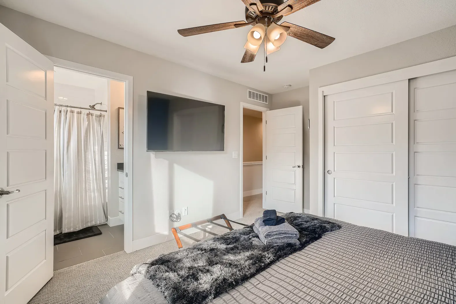 Wheat Ridge: Spacious 2 Bed/2.5 Bath Home, 15 mins to Downtown Denver — Wheat Ridge, CO — vacation rental