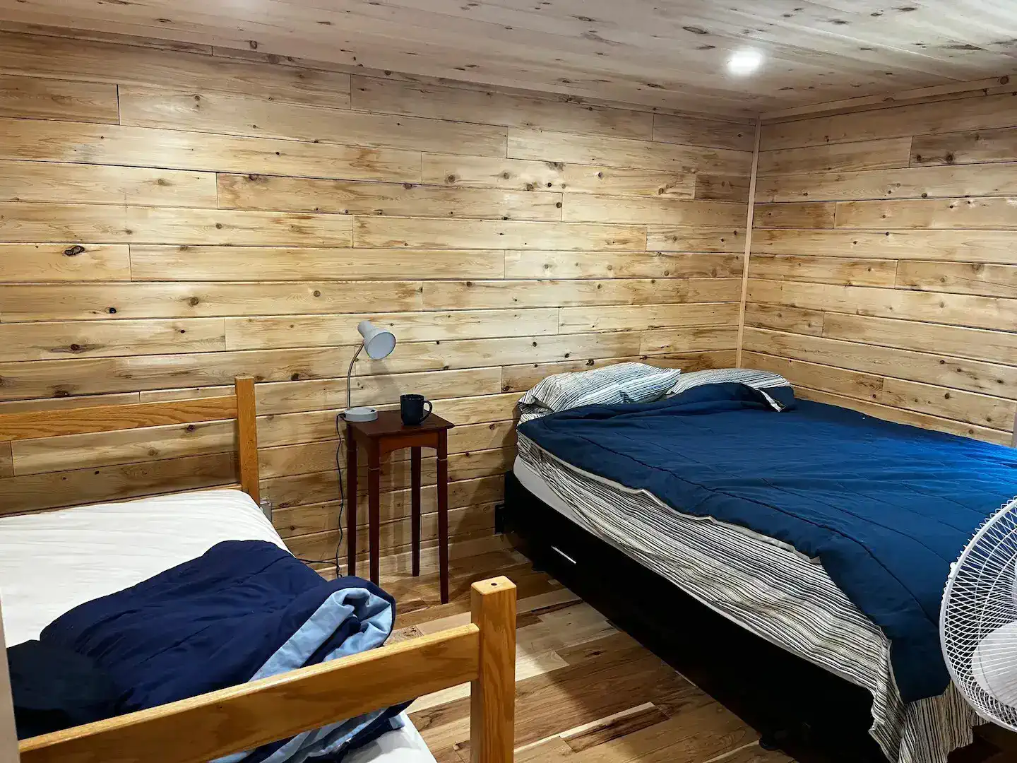 Lakefront Cabin – photo 3