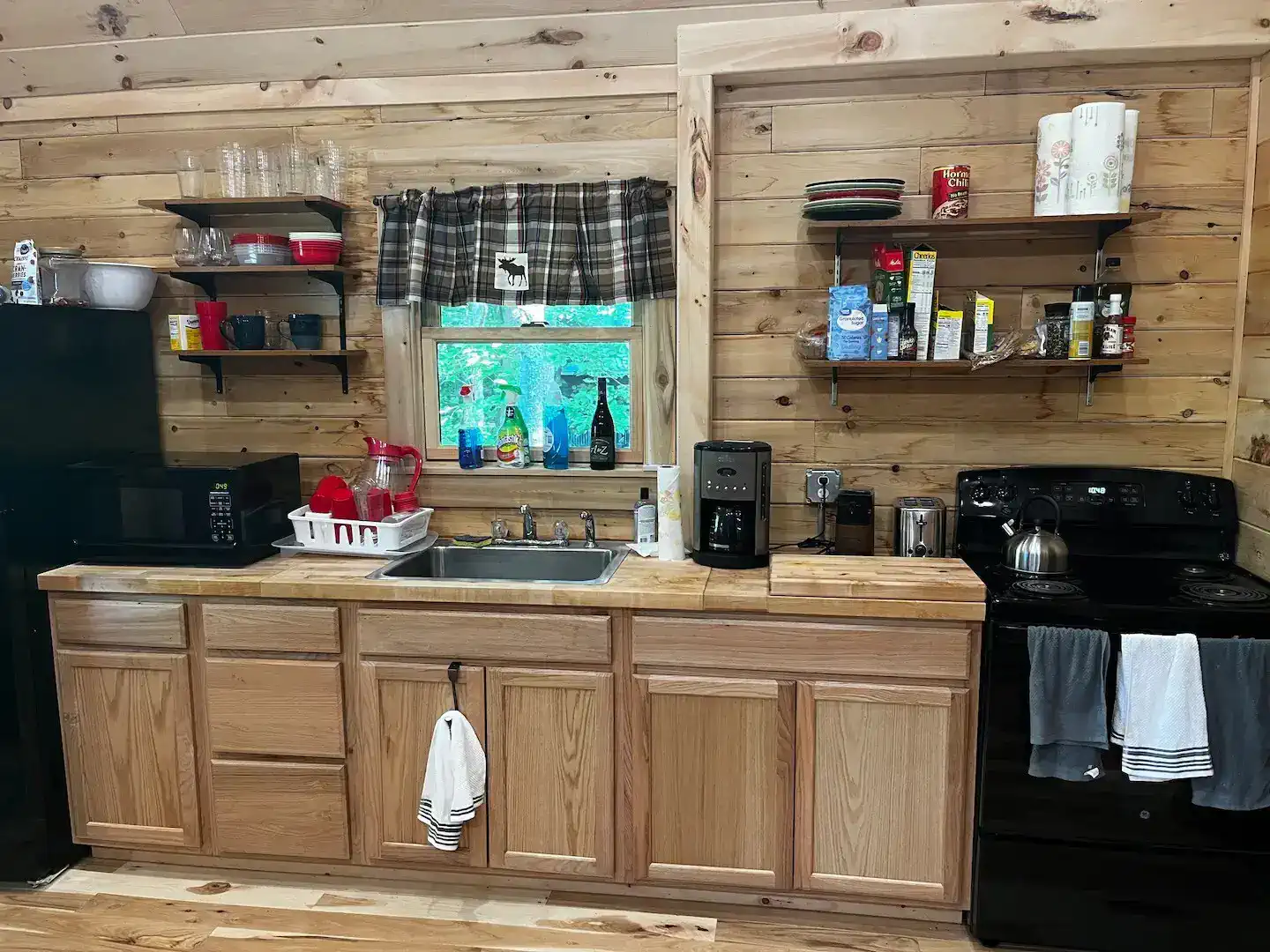 Lakefront Cabin – photo 5