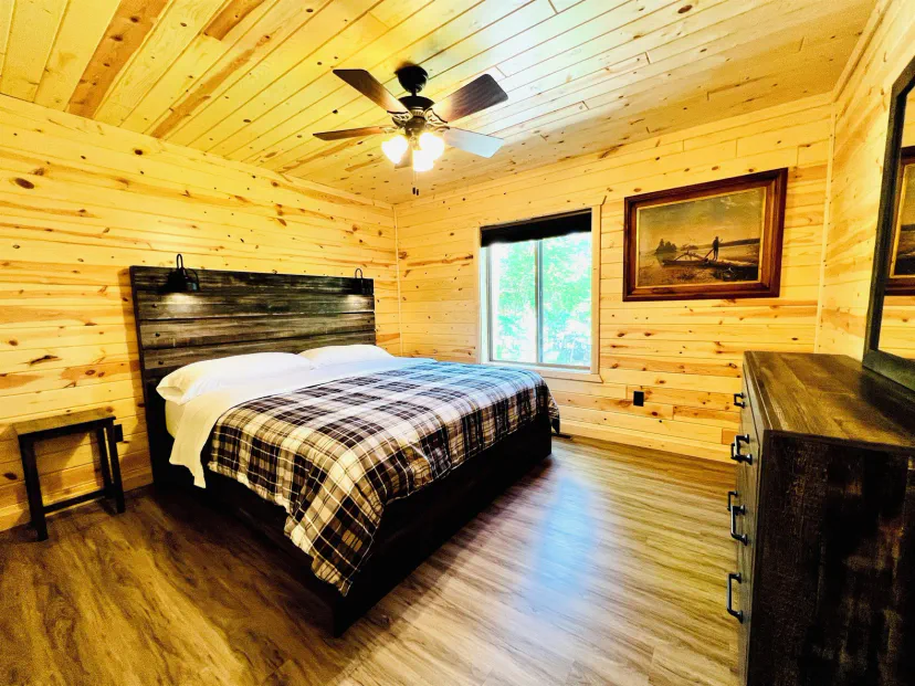 Quarto principal no andar principal. Cama king size!