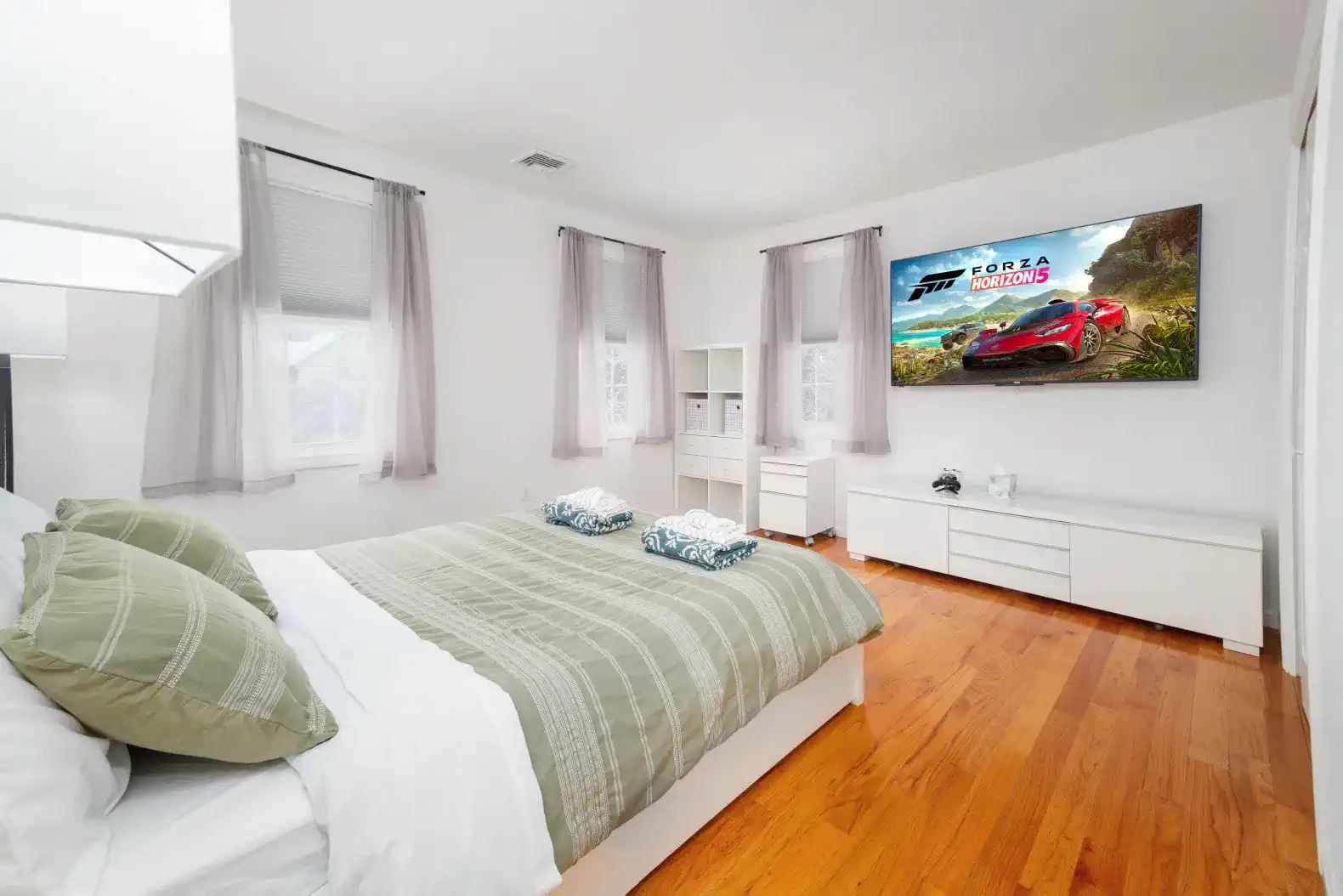 Convenient and spacious 4BR/2.5BA photo 7