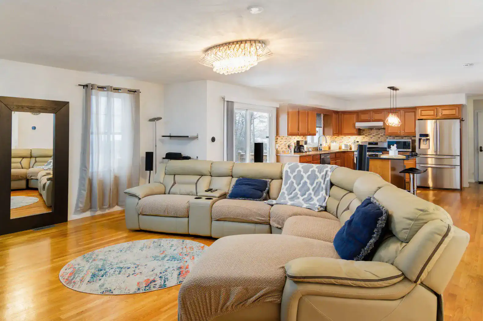 Convenient and spacious 4BR/2.5BA photo 4