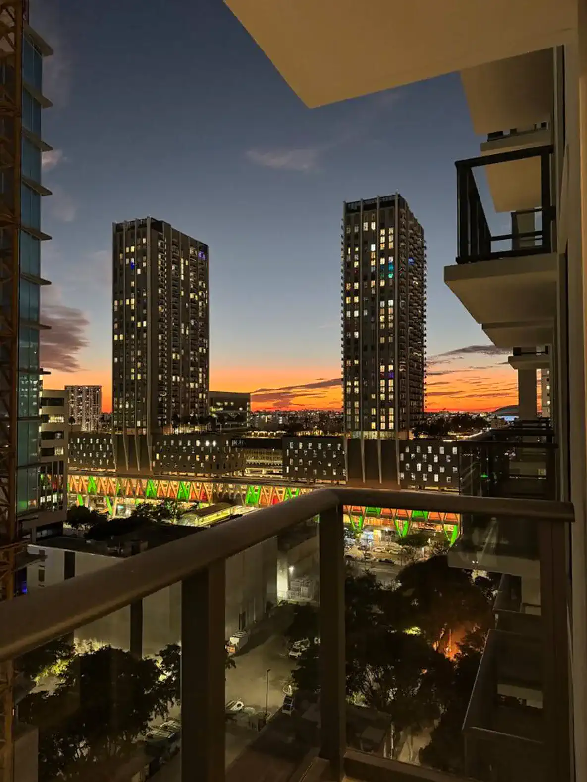 Brand New Luxury 1BR : City Views + Pool + Parking photo 2