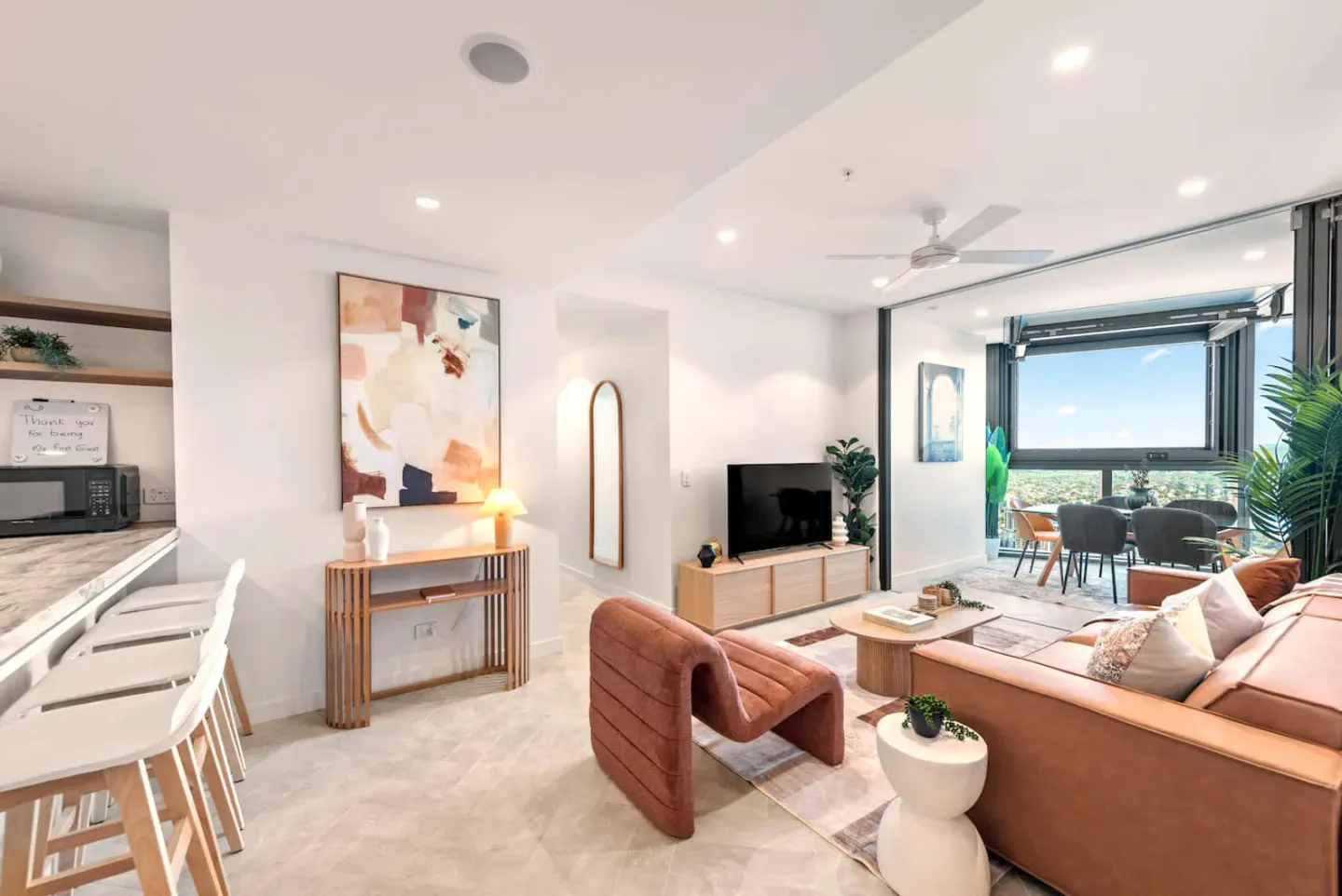 Queen’s Wharf 3BR River Apt Parking – photo 2