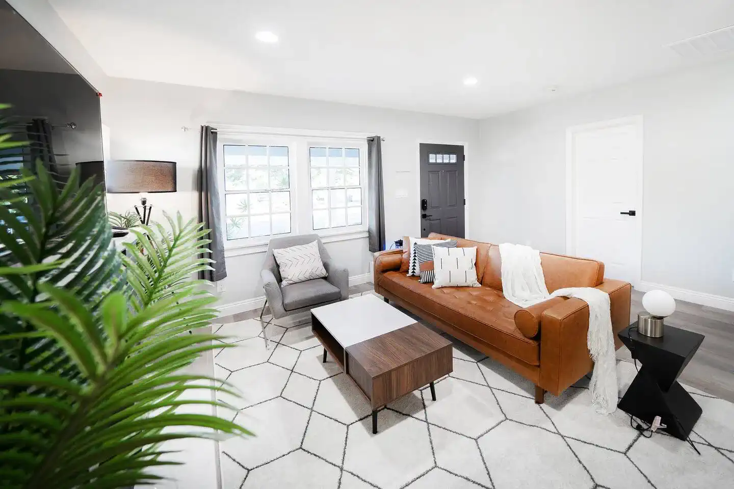 Disneyland Modern Brand New Home – photo 3