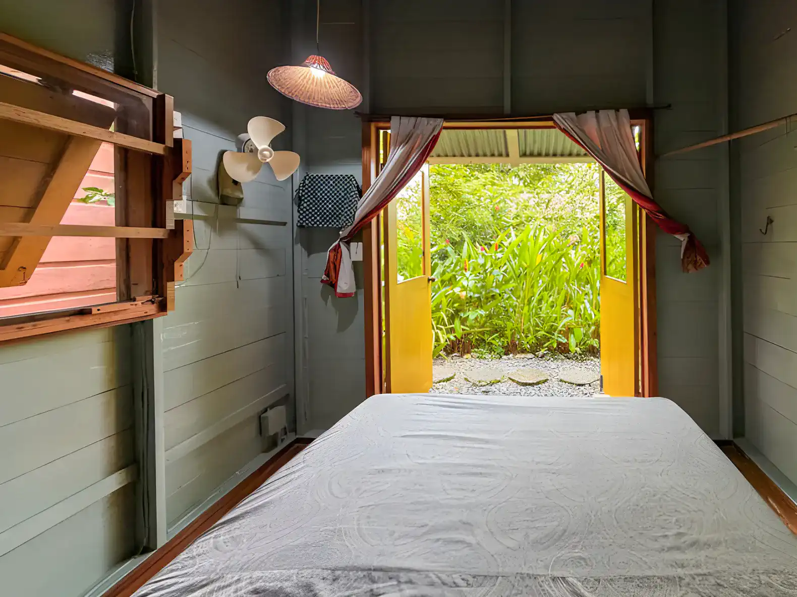 Yellow Bungalow – photo 3