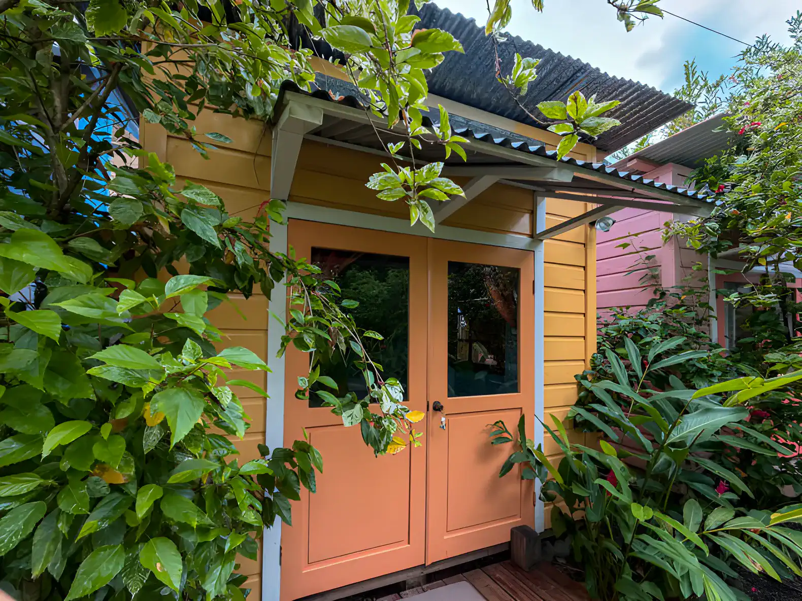 Yellow Bungalow – photo 4