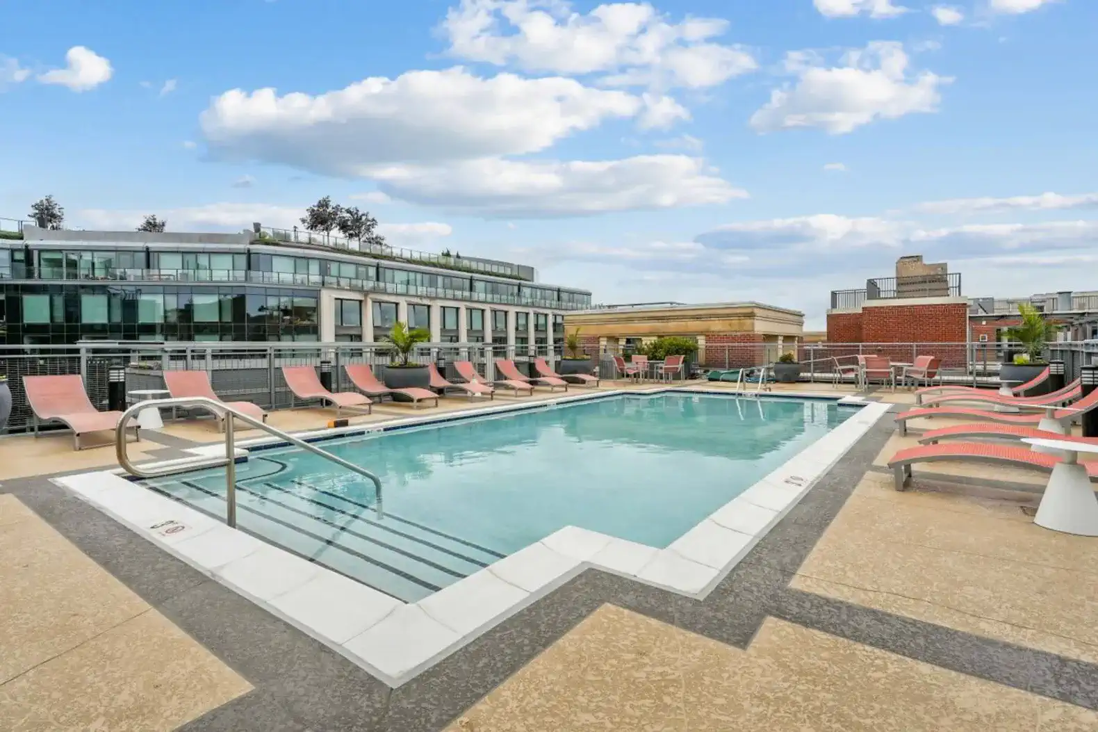 Stylish 2BR w/ Pool + Rooftop views| Walk to Metro