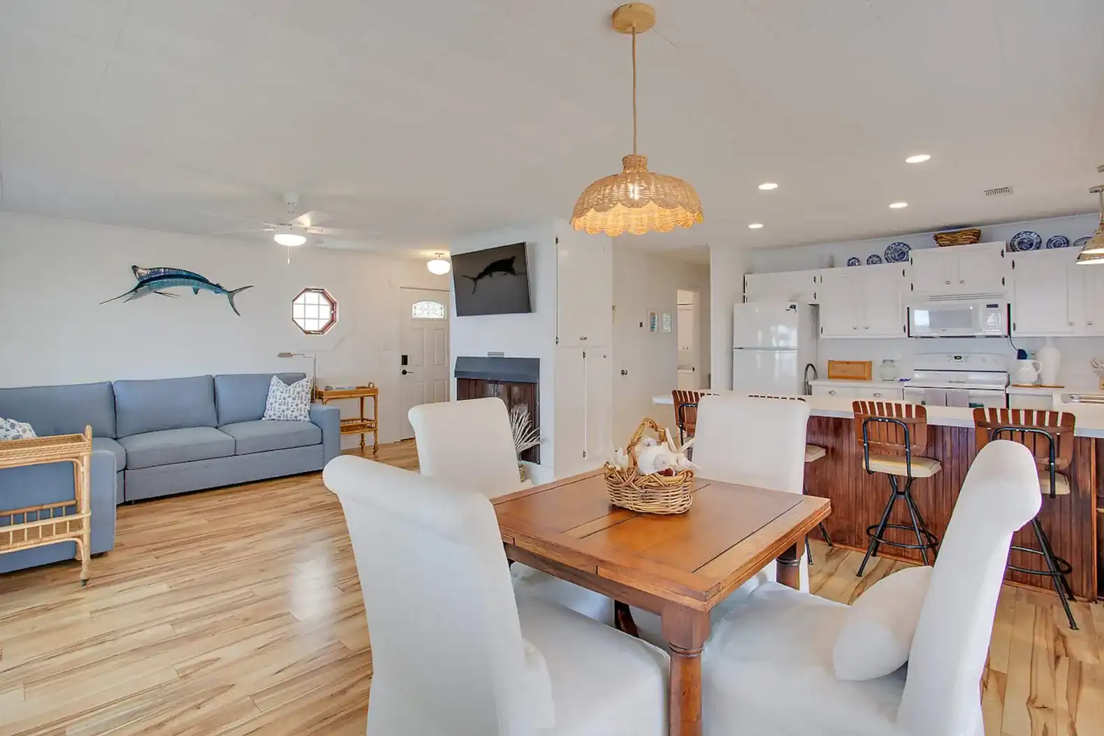 Tiny Tides Waterfront Cottage – photo 1