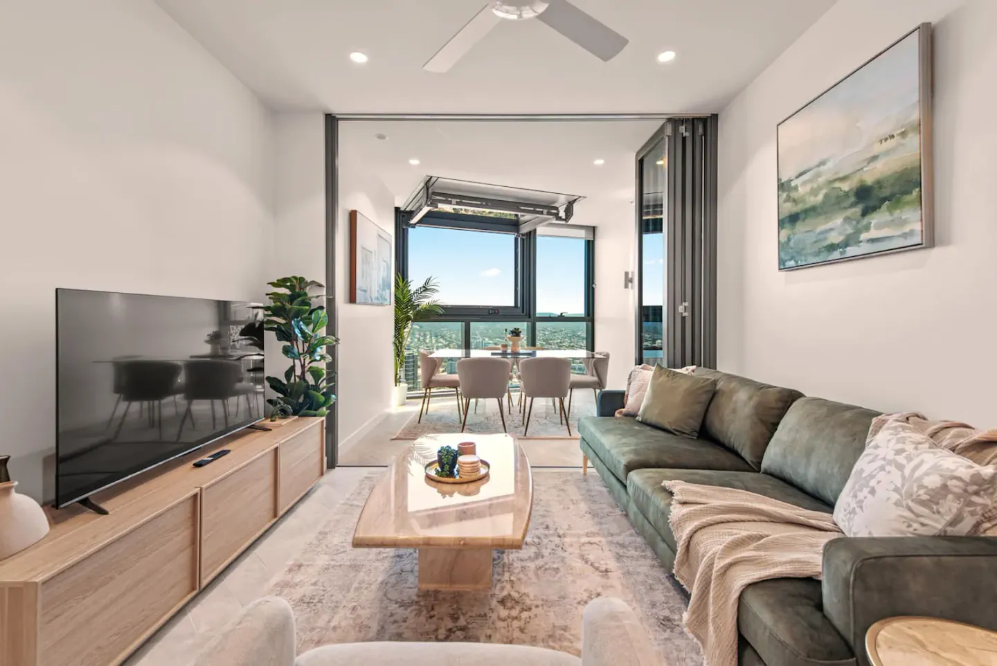 Queen’s Wharf 3BR Apt with 2 Parking – photo 2