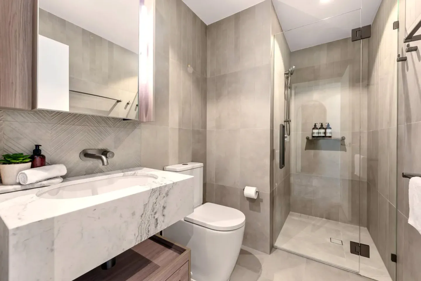 Queen’s Wharf 3BR Apt with 2 Parking – photo 33