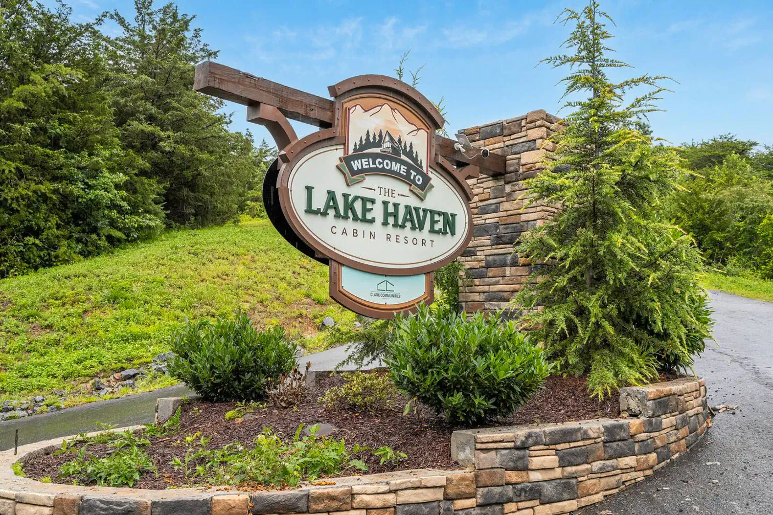 Welcome sign for Lake Haven Cabin Resort surrounded by greenery