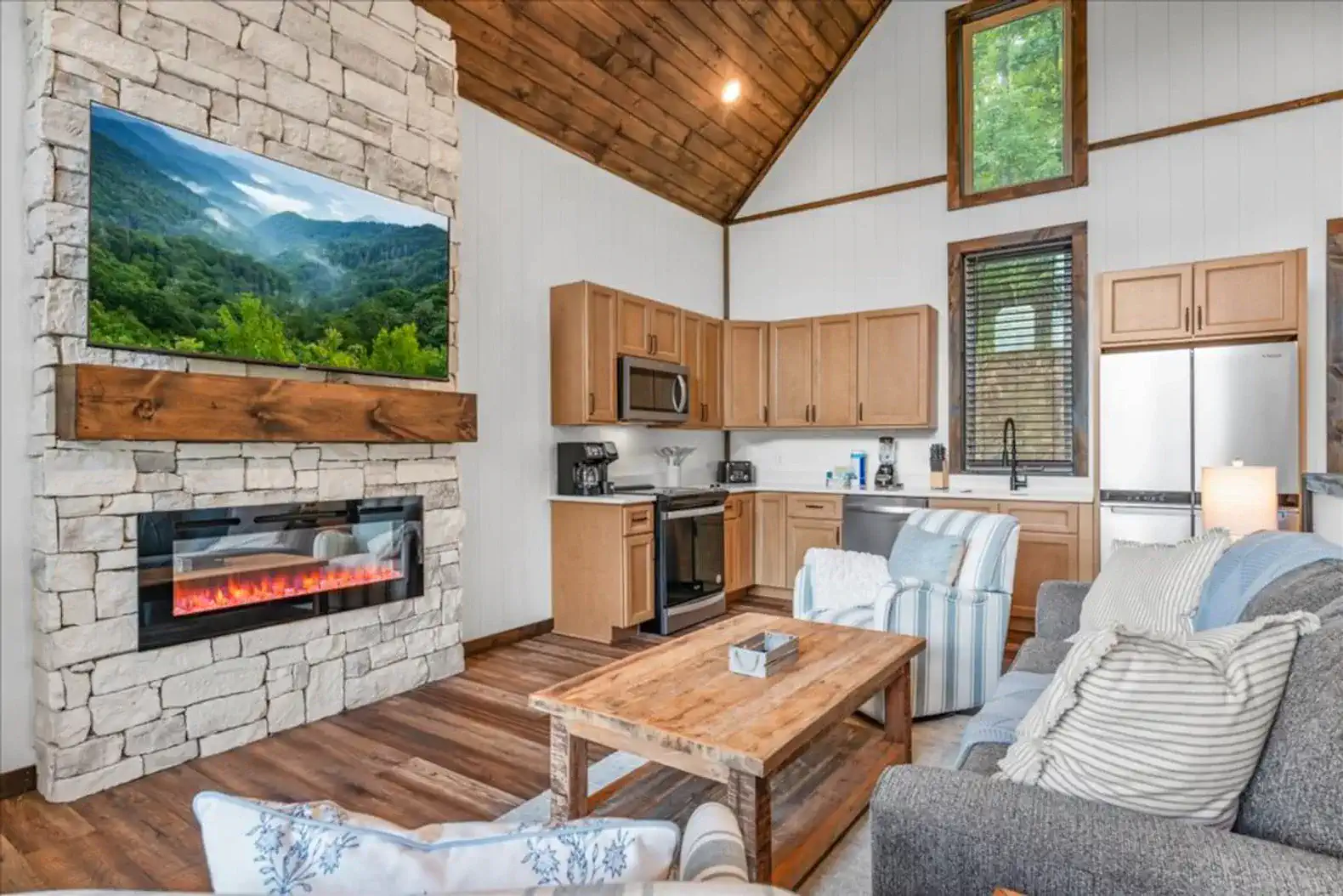 This cabin keeps things bright and natural allowing you to fully unwind during your stay.