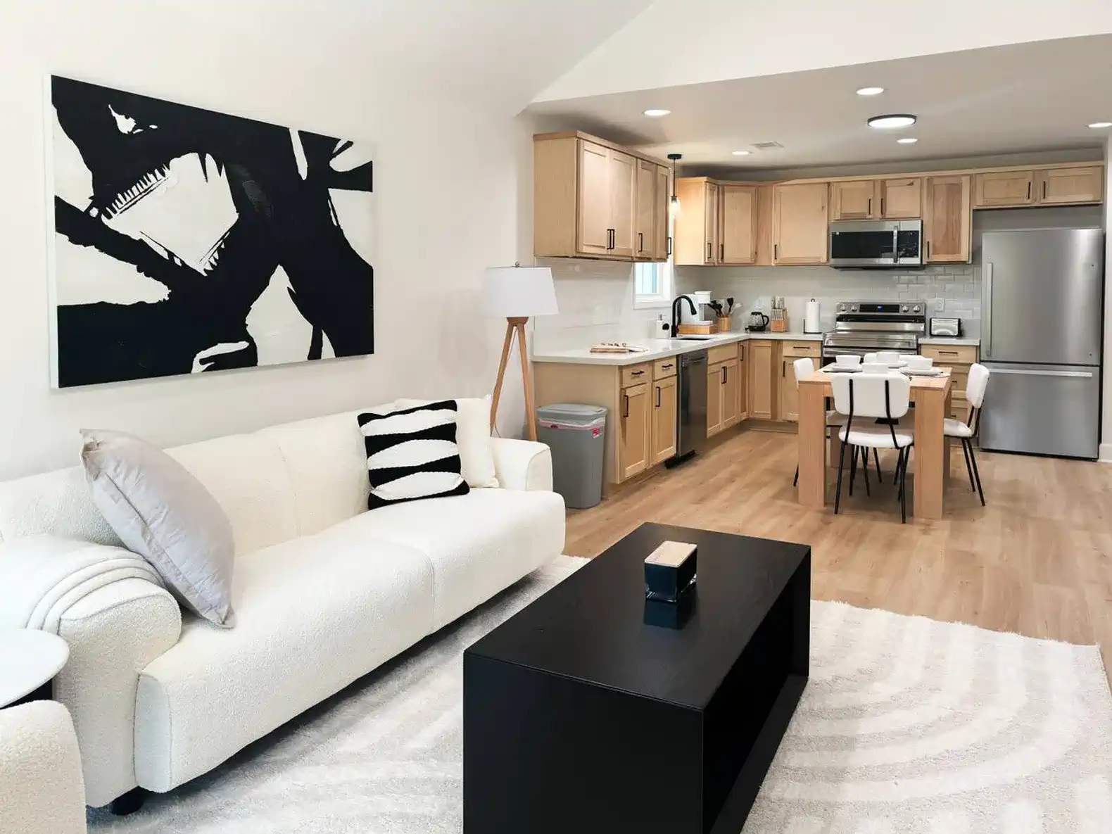 Blackish-Oak Lux 3BR|2BTH Home 7 Min DT / Stadium - Holiday Home – photo 4