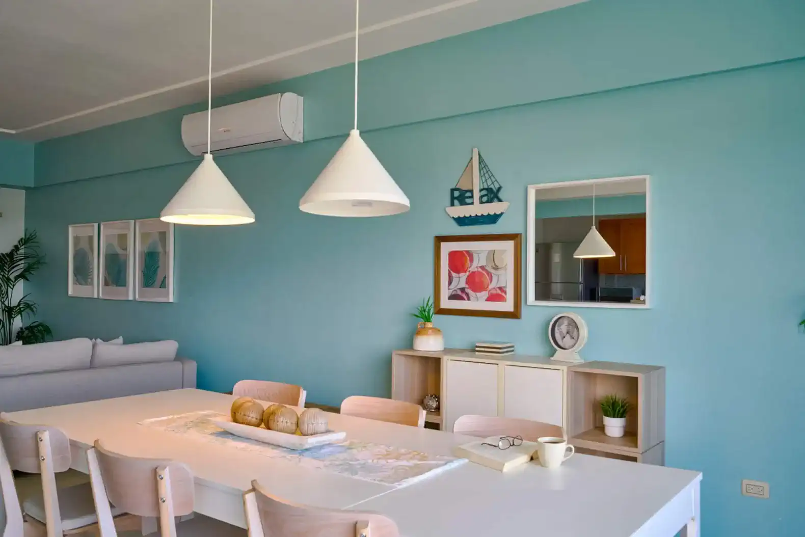 Tropical BeachSide Apartment
