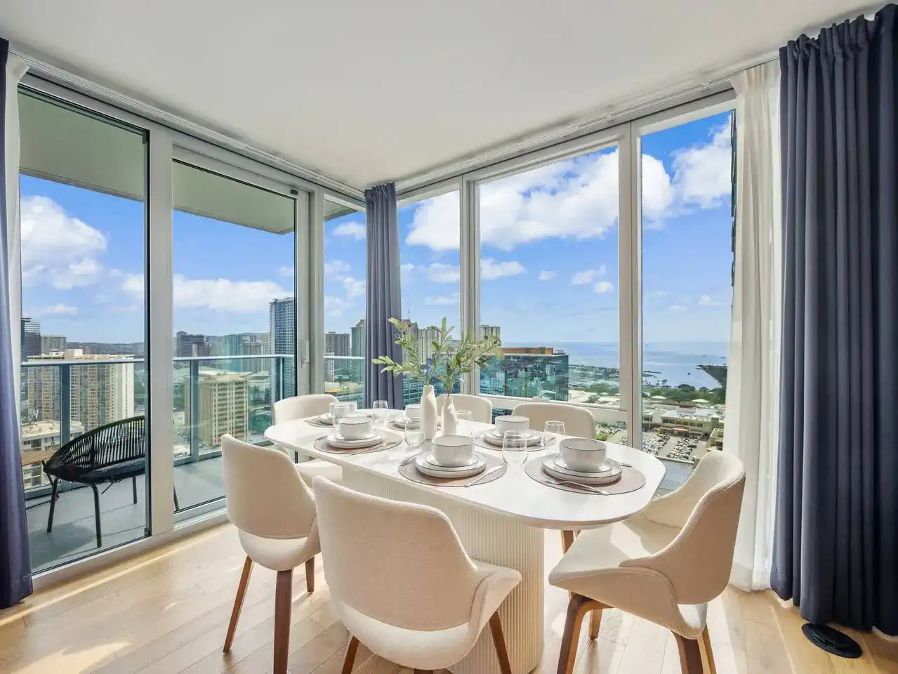 Honolulu Luxury 2 bedroom Residence/ parking space – photo 3
