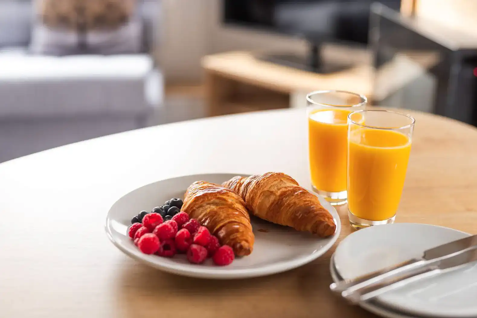 Our kitchen features a modern oven, cooker, microwave, and toaster, perfect for preparing meals. We provide basic condiments and essential amenities, so you have everything needed for a stress-free, self-catering stay