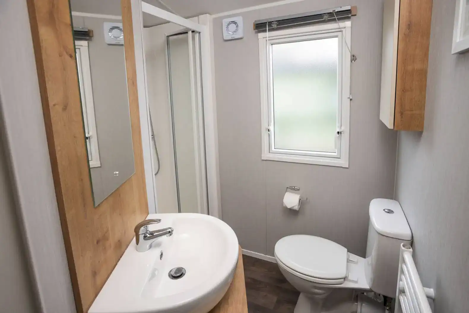 Clean, modern bathroom designed for ultimate post-hike relaxation. Enjoy a warm, invigorating shower to soothe tired muscles. We provide premium fluffy towels, ensuring you have everything you need for a comfortable, refreshing stay
