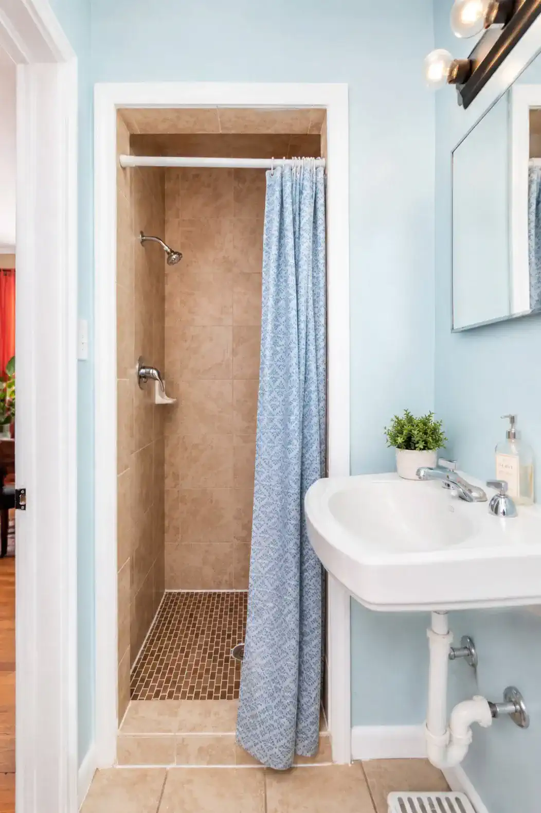 Anchors Up Bathroom with Stand Up Shower