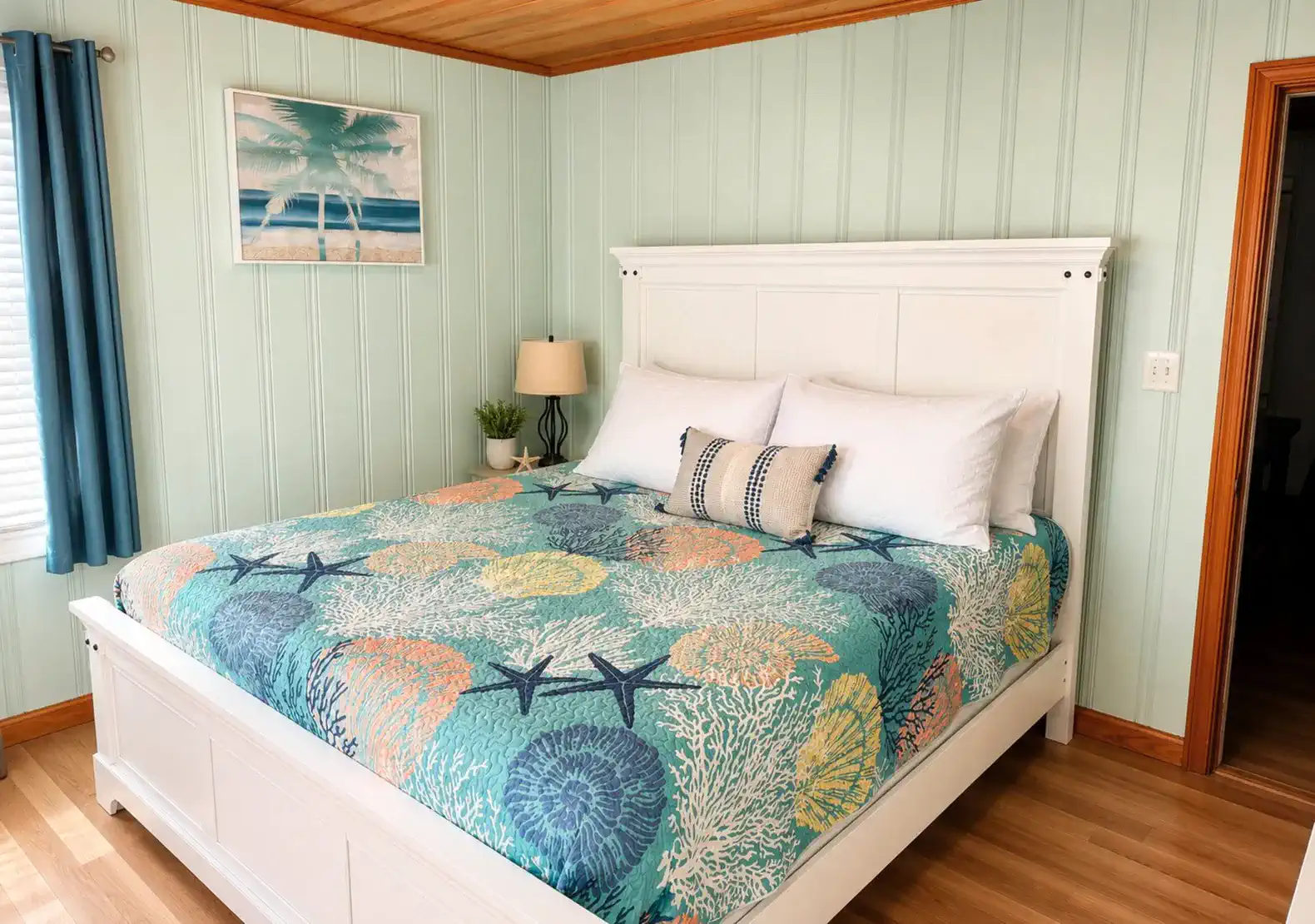 Anchors Down King Bedroom-connects to Jack and Jill Bathroom