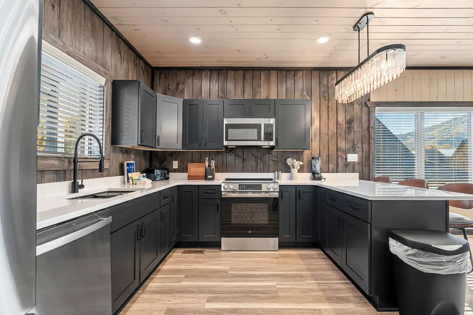LUX Cabin/1mi to Parkway/Golf Suite/Indoor Pool photo 2