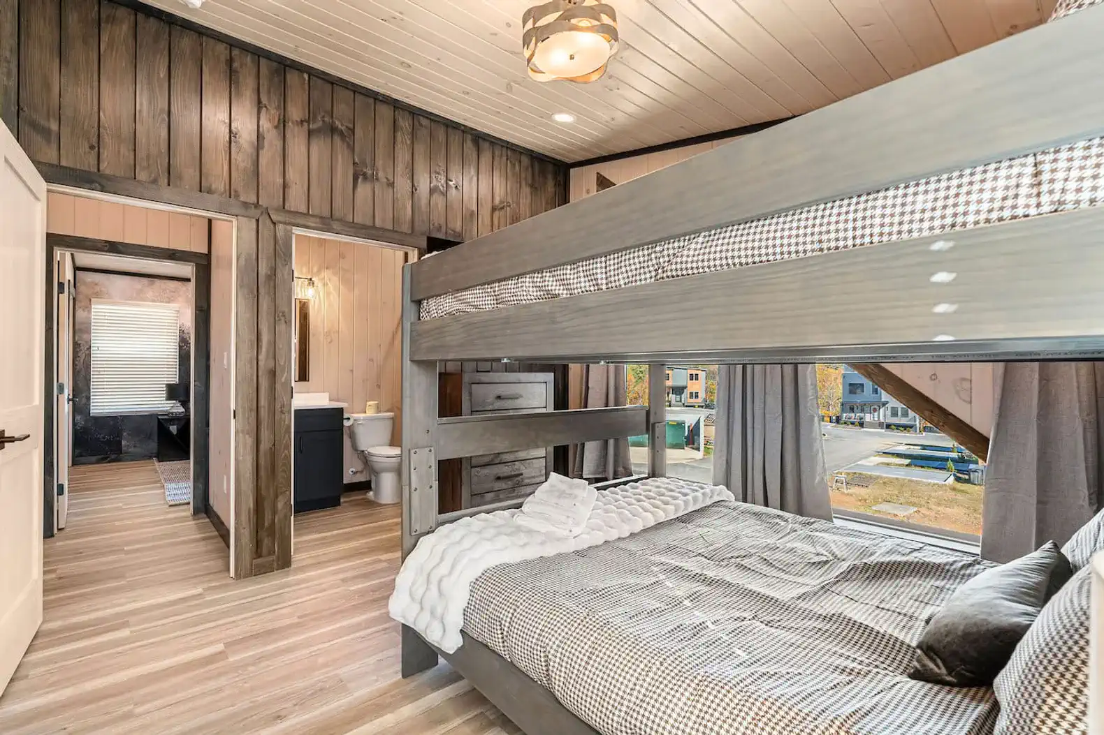 Queen over queen bunks with a full ensuite bathroom perfect for kids and guests who want to stay together the whole trip!