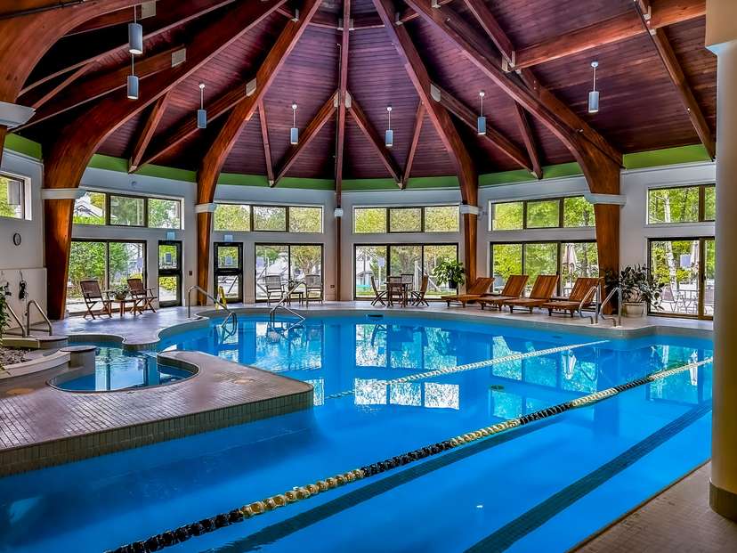 Indoor solarium pool