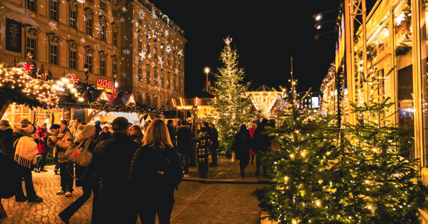 Cambria Christmas Market 2026: Central Coast Magic and Where to Stay Nearby