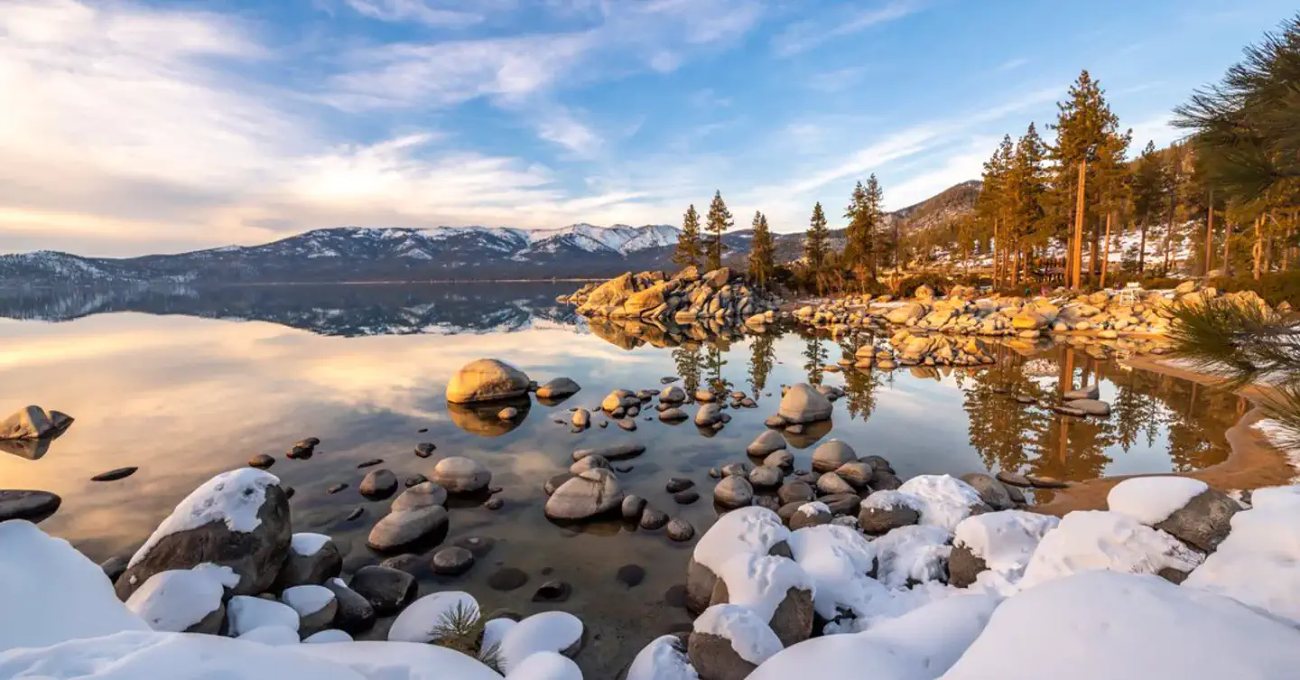 Thanksgiving in South Lake Tahoe 2026: Group Cabins with Full Kitchens