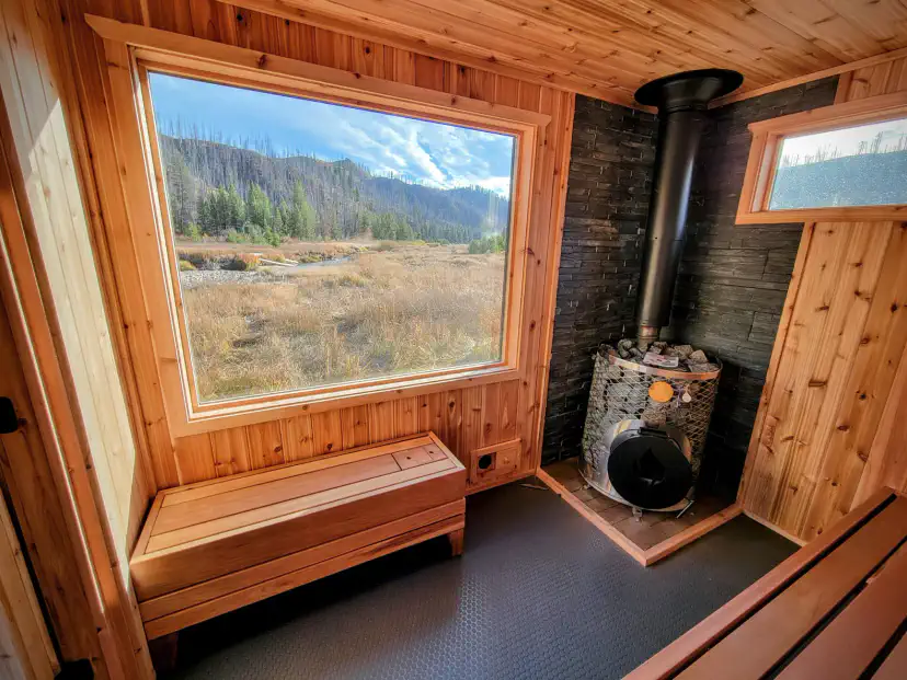 Un sauna de luxe au bord de la rivière