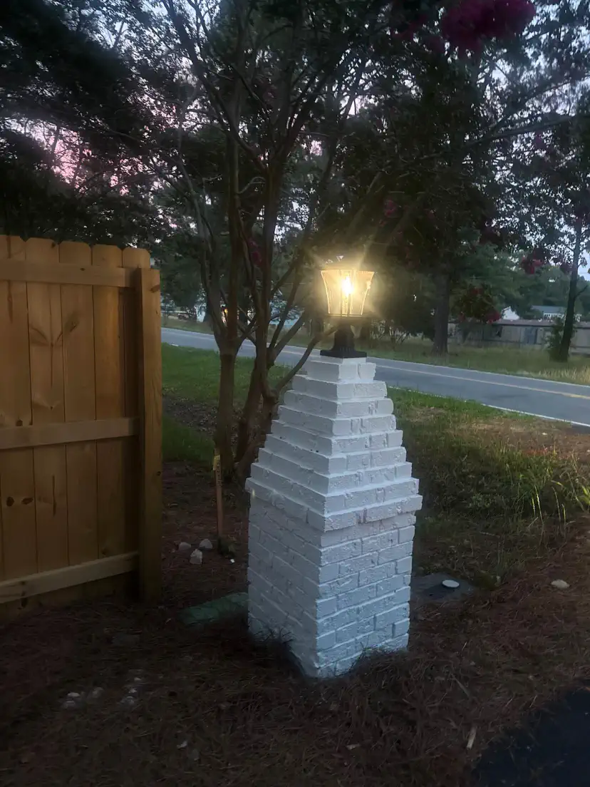 Look for the white pillars